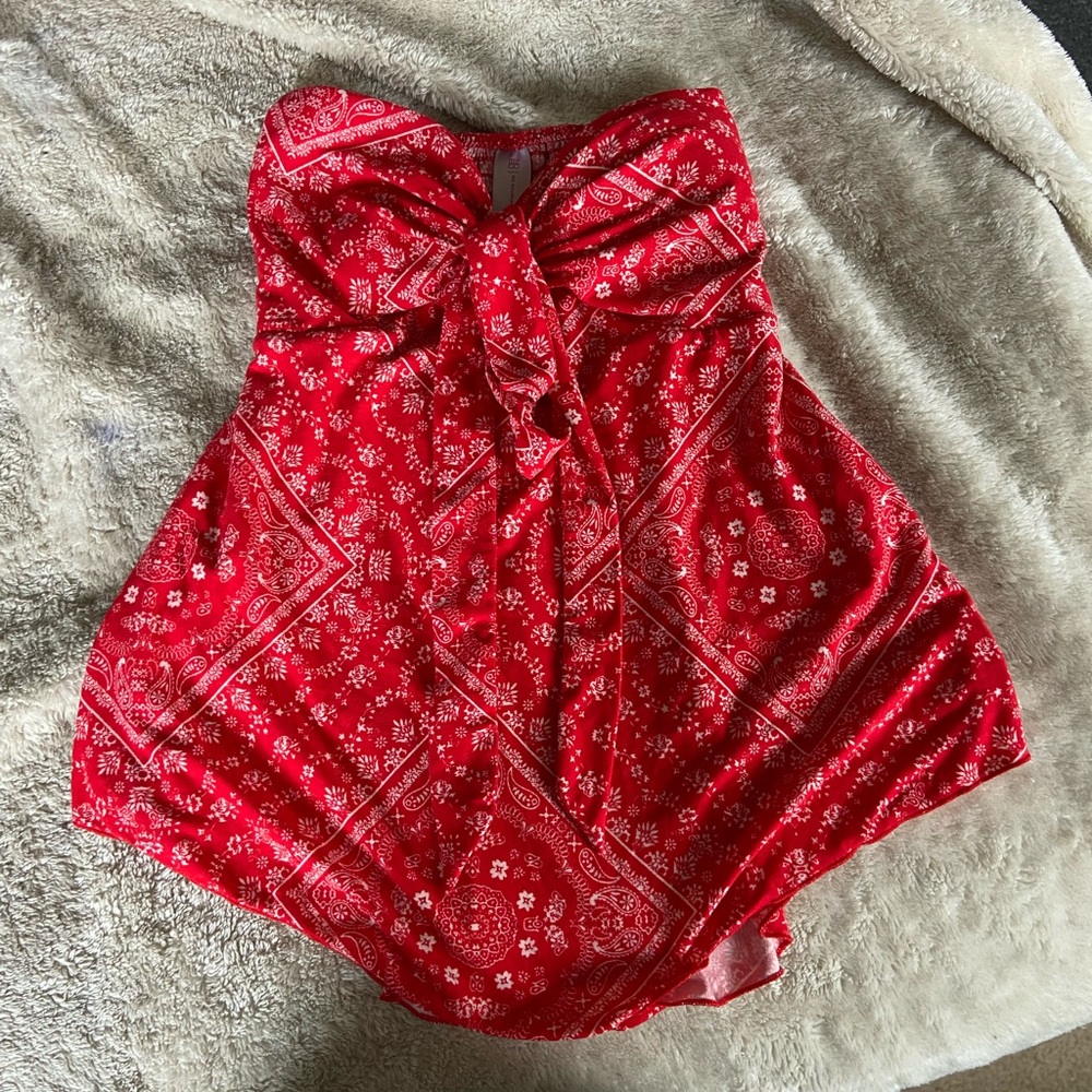 No boundaries, strapless shirt